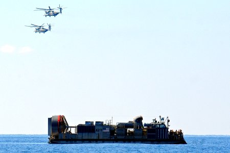 US Navy 091012-N-1512O-037 A landing craft, air cushion (LCAC) from Assault Craft Unit (ACU) 4 approaches the shore for an amphibious beach assault demonstration near Alexandria photo