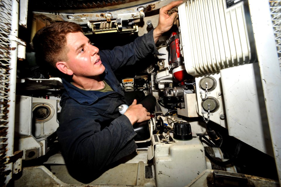 USS BATAAN (LHD 5) 140414-N-IK431-064 (13870230993)