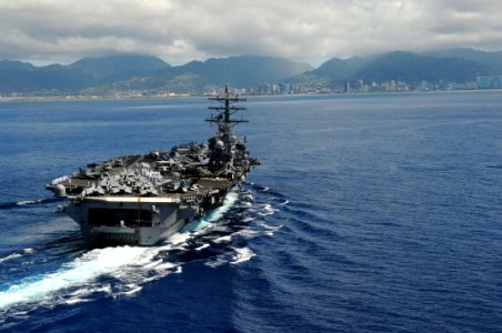 US Navy 091013-N-1635S-002 The aircraft carrier USS Ronald Reagan (CVN 76) transits towards Pearl Harbor