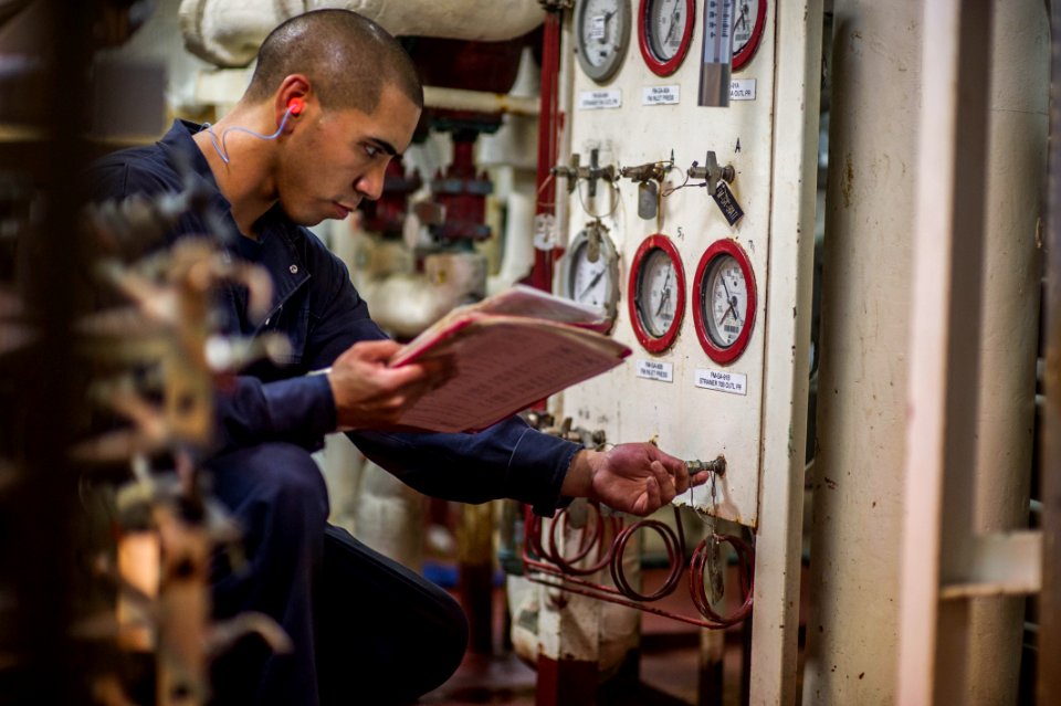 USS Barry operations 130917-N-XZ912-003