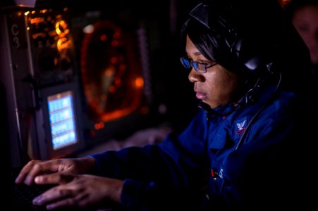 USS Barry operations 130915-N-XZ912-002