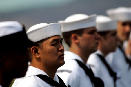 US Navy 091013-N-9132C-130 Sailors aboard the aircraft carrier USS Ronald Reagan (CVN 76) man the rails as the ship arrives at Pearl Harbor, Hawaii. photo