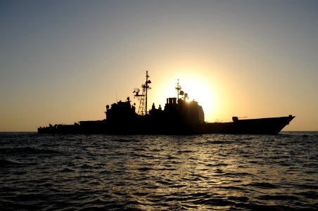 US Navy 091014-N-4154B-199 he sun sets behind the guided-missile cruiser USS Anzio (CG 68) in the Gulf of Aden photo