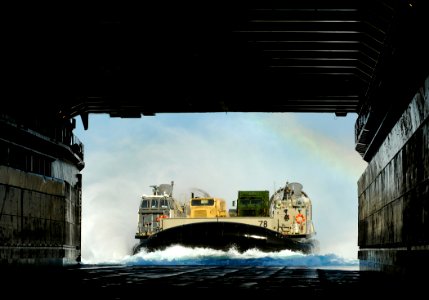 US Navy 091015-N-5345W-084 A landing craft, air cushion assigned to Assault Craft Unit (ACU) 4 approaches the well deck of the amphibious dock landing ship USS Fort McHenry (LSD 43) to offload equipment and vehicles photo
