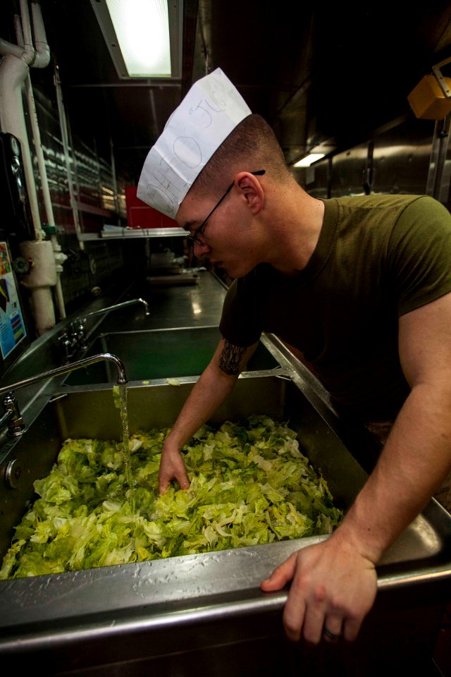 USS BATAAN (LHD 5) 140317-M-HZ646-029 (13425267024)