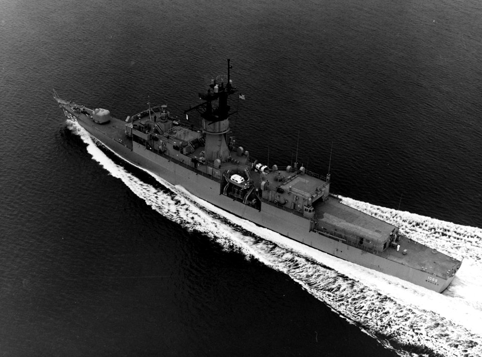 USS Bagley (DE-1069) underway in Puget Sound, Washington (USA), on 14 March 1972 (USN 1151265)