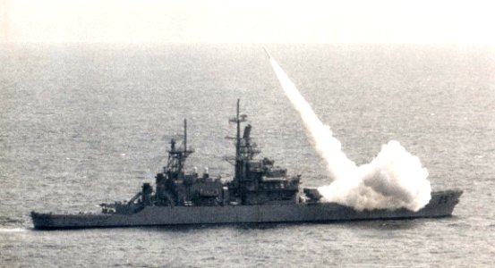 USS Bainbridge (CGN-25) launches Standard ER missile in 1992