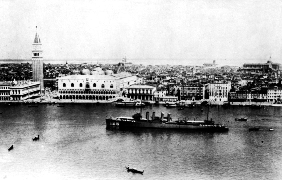 USS Badger (DD-126) at Venice, Italy, on 15 July 1919 (NH 93738)