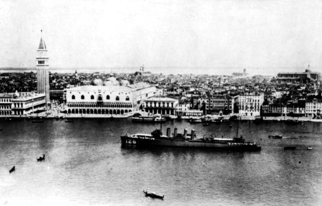 USS Badger (DD-126) at Venice, Italy, on 15 July 1919 (NH 93738)