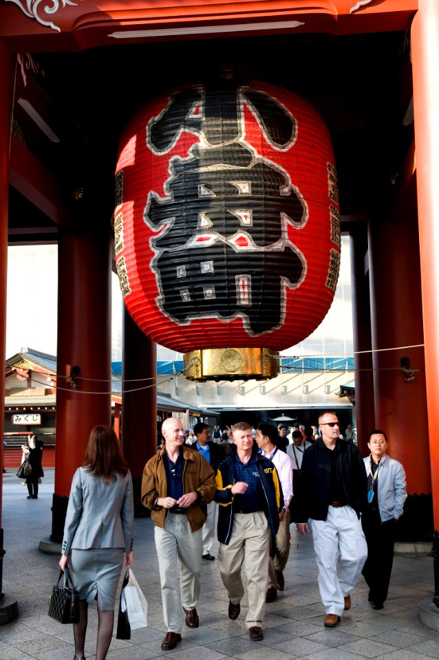US Navy 091020-N-1251W-044 Master Chief Petty Officer of the Navy (MCPON) Rick West, center, and Naval Forces Japan Regional Command Master Chief Robert Shannon, left, pass through the Kaminarimon, or Thunder Gate at Sensoji Te