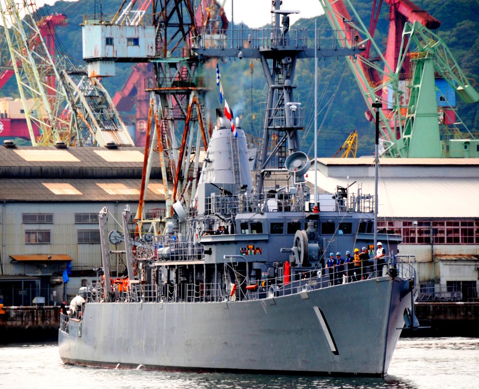 USS Avenger (MCM 1) in 2008