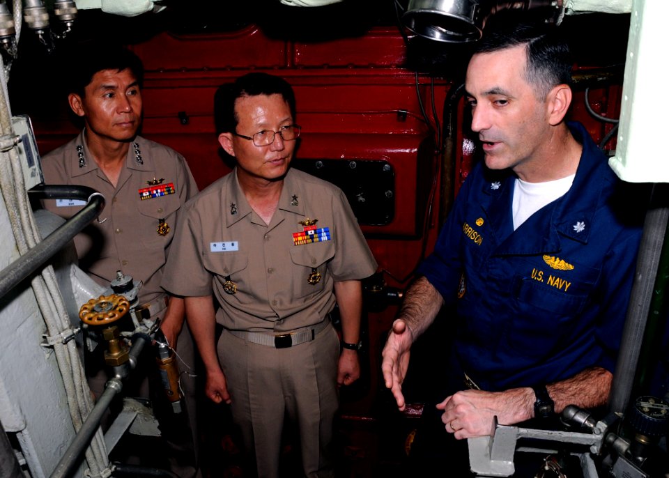 US Navy 091020-N-1722W-132 Cmdr. Steve Harrison, right, commanding officer of the fast-attack submarine USS Los Angeles (SSN 688)