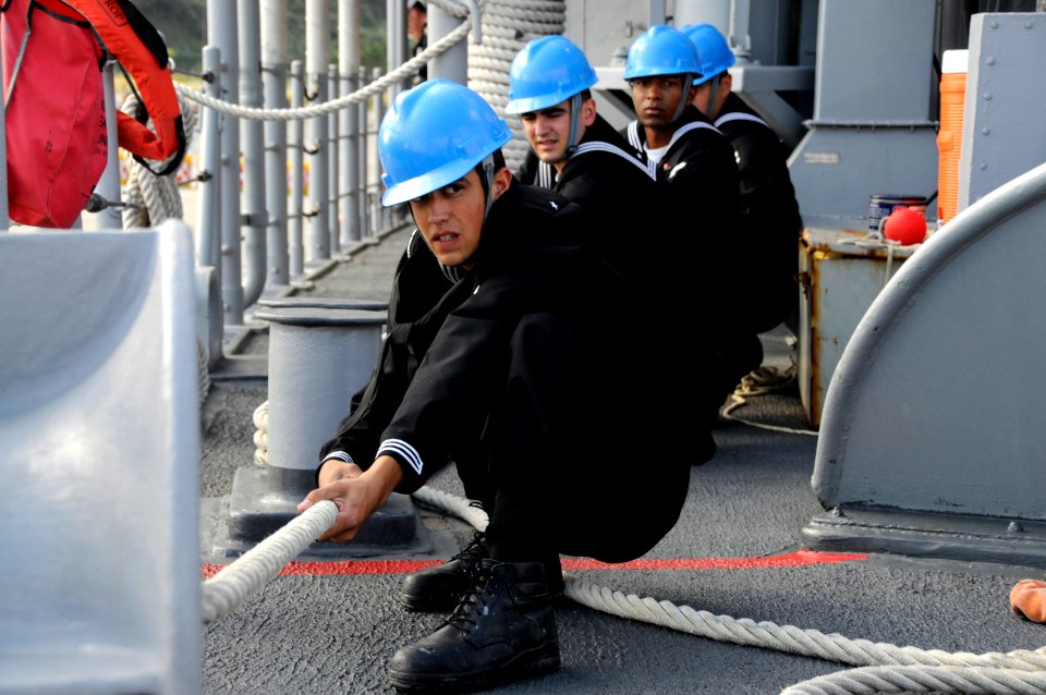 US Navy 091018-N-8335D-267 Line handlers heave a line as the mine countermeasures ship USS Defender (MCM 2) moors pierside in the port of Miyanoura on the Japanese island of Yakushima. Defender is the first U.S. Navy ship to ma