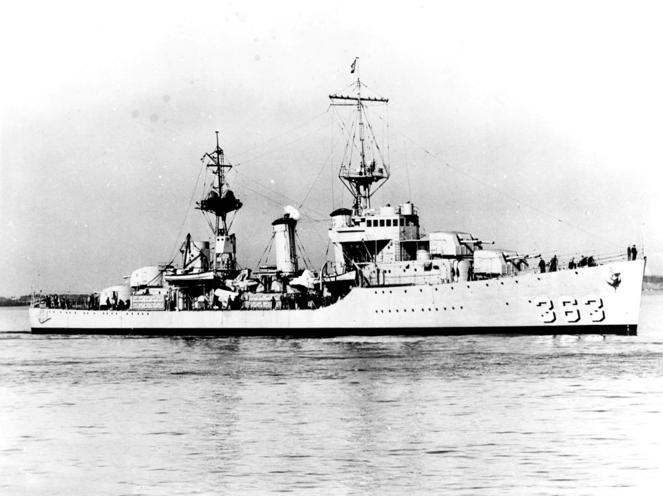 USS Balch (DD-363) underway off Quincy, Massachusetts (USA), on 23 September 1936 (NH 61695)