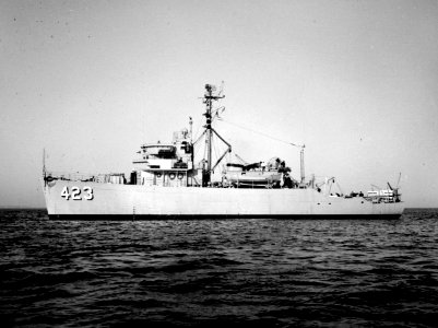 USS Avenge (MSO-423) at sea in 1954 photo