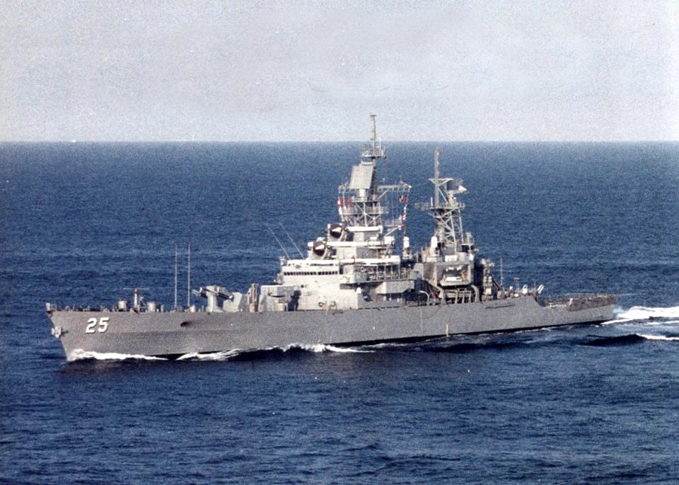 USS Bainbridge (CGN-25) underway c1991