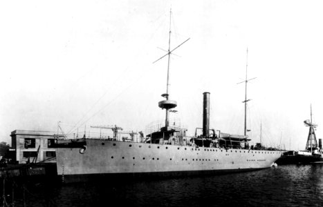 USS Asheville (PG-21) at the Charleston Naval Shipyard, South Carolina (USA), 1 December 1919 (NH 57400)
