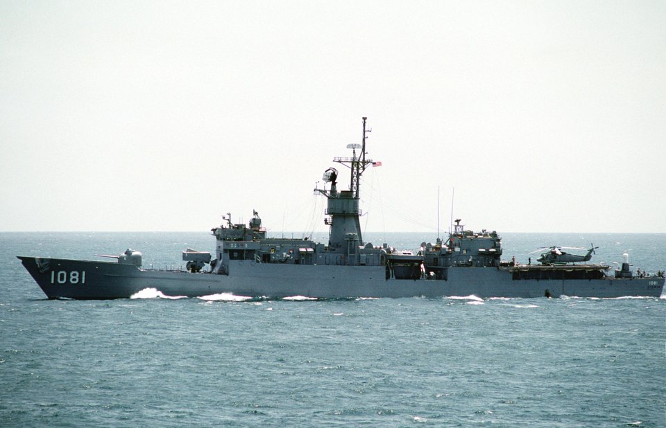 USS Aylwin (FF-1081) underway in 1991