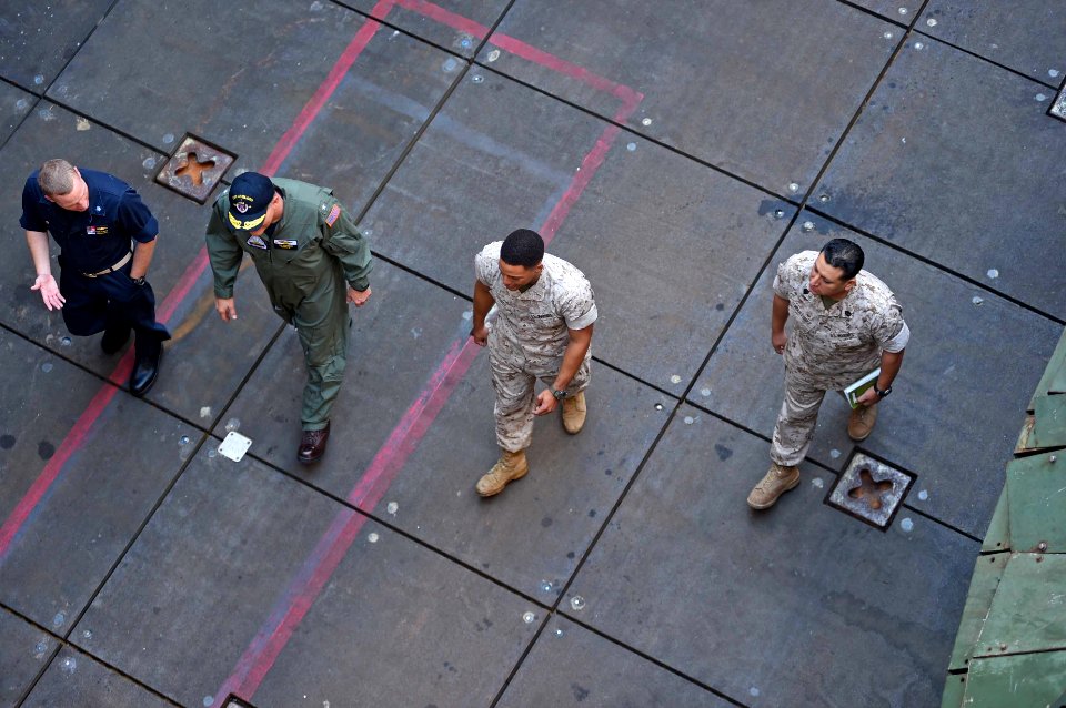 USS Ashland operations 150715-N-KM939-085