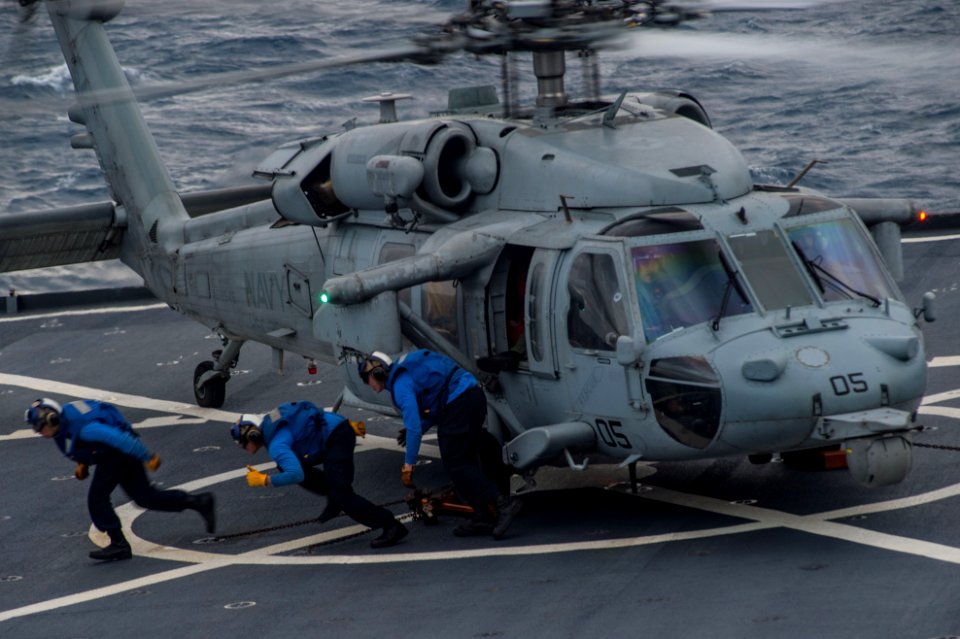 USS Ashland conducts flight operations. (16774456322)