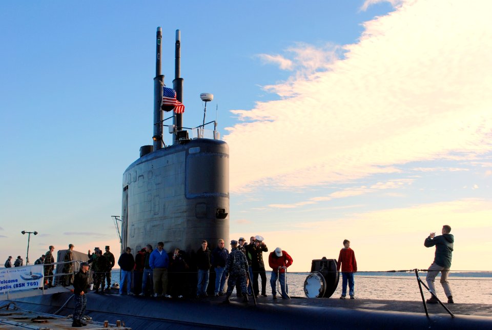 US Navy 091025-N-8750E-072 Guests prepare to tour the Los Angeles-class attack submarine USS Annapolis (SSN 760)
