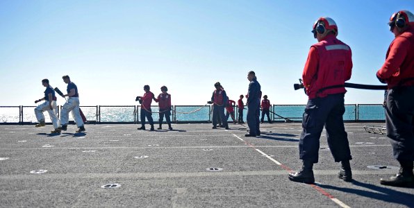USS Ashland operations 150715-N-KM939-620