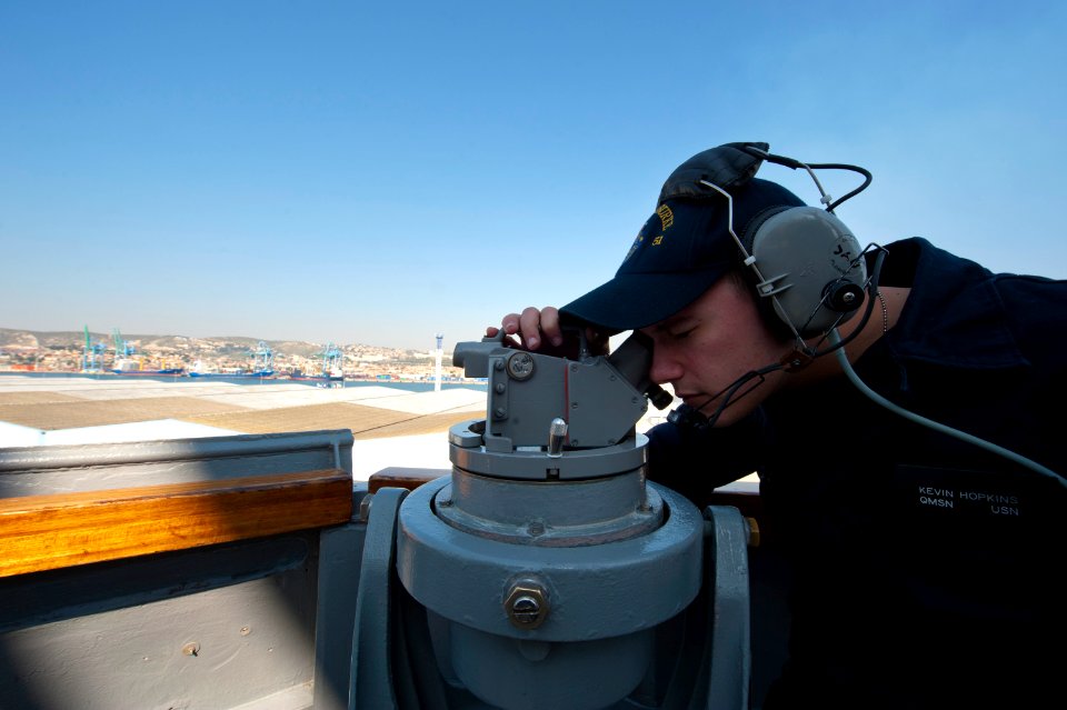 USS Arleigh Burke operations 140314-N-WD757-284