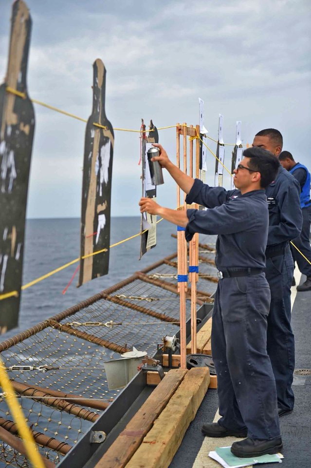 USS Ashland M16 qualification exercise 150701-N-KM939-052