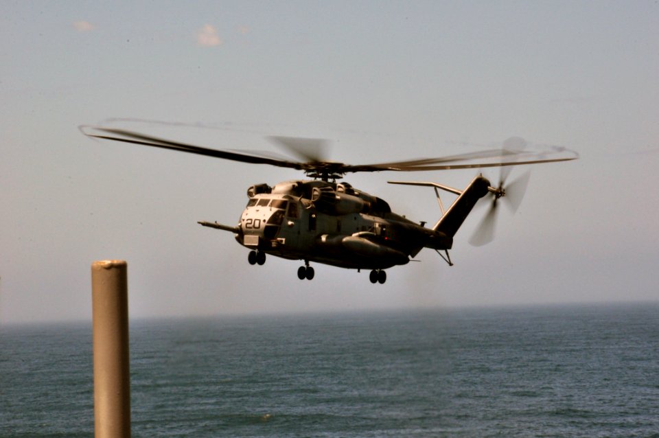USS Arlington operations 150509-N-GG458-119