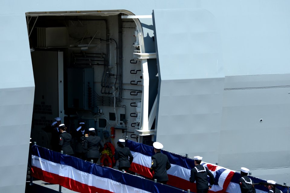 USS Arlington commissioning ceremony 130406-N-YZ751-467