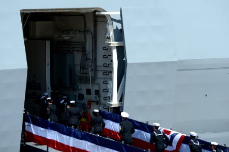 USS Arlington commissioning ceremony 130406-N-YZ751-467