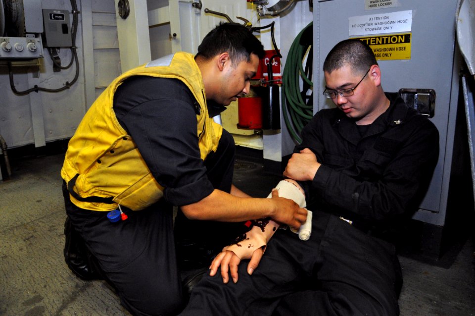 USS Arlington mass casualty drill 150507-N-GG458-017