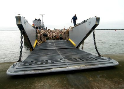 US Navy 091027-N-3592S-093 Marines from the 24th Marine Expeditionary Unit (24th MEU) board Landing Craft Utility 1655 (LCU 1655) for transportation to the amphibious assault ship USS Nassau (LHA 4)