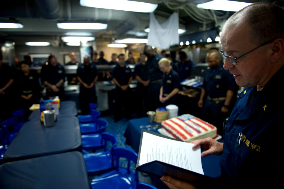 USS Arleigh Burke 140526-N-WD757-092
