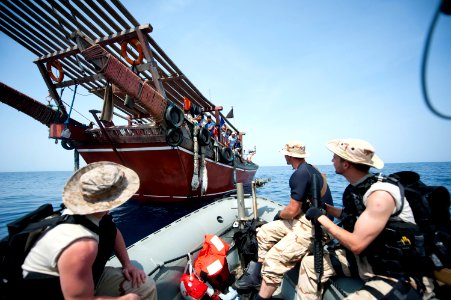 USS Arleigh Burke operations 140415-N-WD757-268