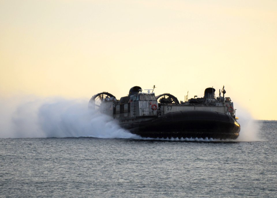 US Navy 091104-N-5538K-105 A U.S. Navy landing craft, air cushion assigned to Assault Craft Unit (ACU) 5 embarked aboard the amphibious dock landing ship USS Harpers Ferry (LSD 49) approach Hwajin Beach