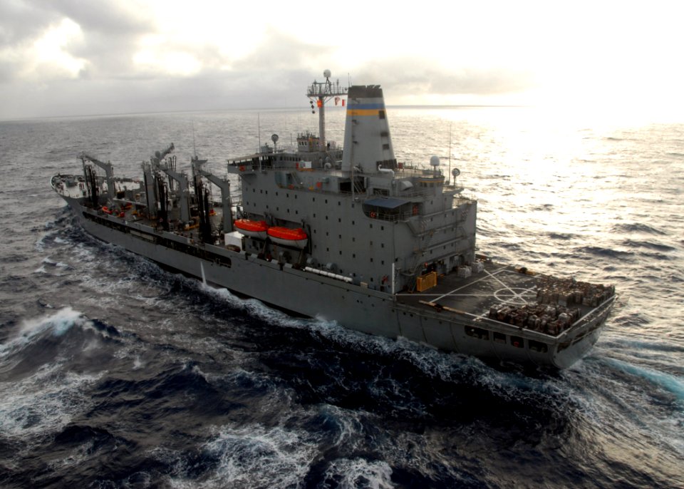US Navy 091105-N-1644H-055 he Military Sealift Command fleet replenishment oiler USNS Rappahannock (T-AO 204) transits alongside the aircraft carrier USS George Washington (CVN 73)