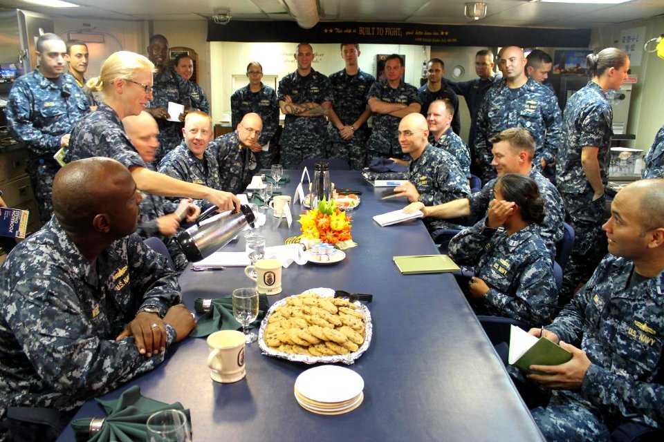 USS Arleigh Burke (DDG 51) 140911-N-SQ175-001 (15139031509)