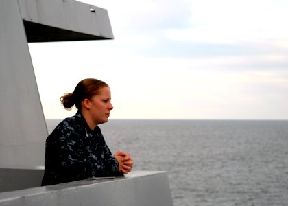US Navy 091101-N-4971L-058 Master-at-Arms 3rd Class Marielena Derasmo, an embarked navy reservist from the Navy Operational Support Center Bronx, looks out at the New York City skyline