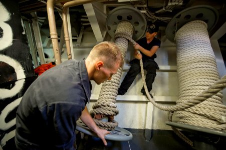 USS Arleigh Burke (DDG 51) 140913-N-WD757-135 (15325522722)