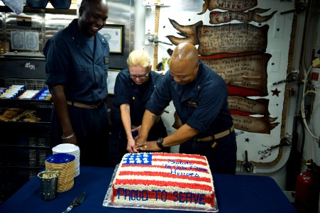 USS Arleigh Burke 140526-N-WD757-107