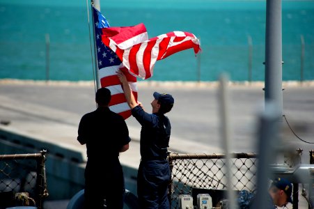 USS Arleigh Burke (DDG 51) 140606-N-WD757-043 (14386151491)