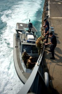 USS Arleigh Burke (DDG 51) 140713-N-WD757-250 (14712521294)
