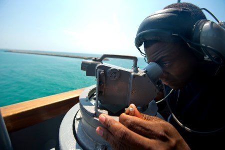 USS Arleigh Burke (DDG 51) 140709-N-WD757-056 (14691897806)