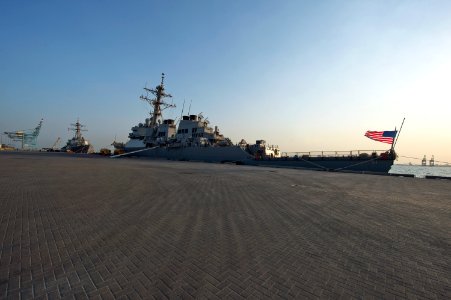 USS Arleigh Burke (DDG 51) 140911-N-WD757-146 (15302768286)