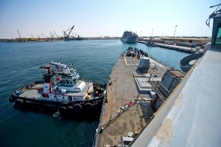 USS Arleigh Burke (DDG 51) 140709-N-WD757-233 (14528216230)