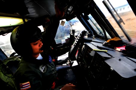 US Navy 091104-N-0807W-320 Engineman 1st Class Donandrew R. Paredes, assigned to Assault Craft Unit (ACU) 5 embarked aboard the amphibious dock landing ship USS Harpers Ferry (LSD 49) photo