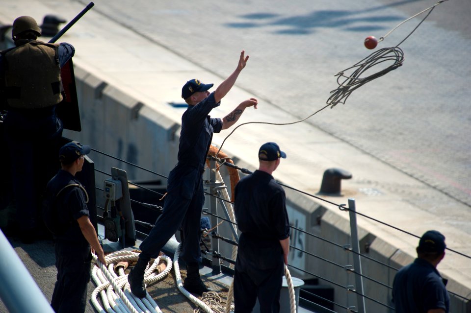 USS Arleigh Burke (DDG 51) 140709-N-WD757-259 (14714883905)