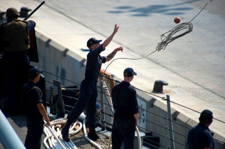 USS Arleigh Burke (DDG 51) 140709-N-WD757-259 (14714883905)