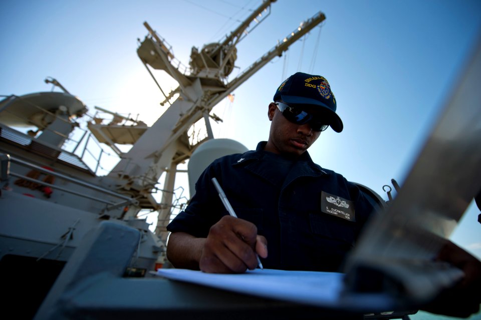 USS ARLEIGH BURKE (DDG 51) 140516-N-WD757-054 (14225686711)